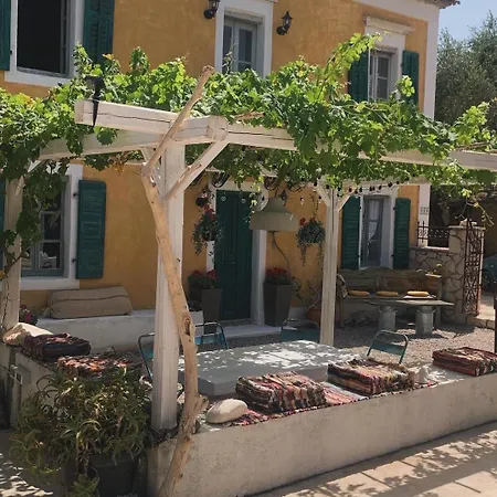 Pensiune Ochre - Rustic Retreat