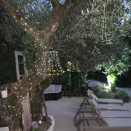 Ochre - Rustic Retreat 4*