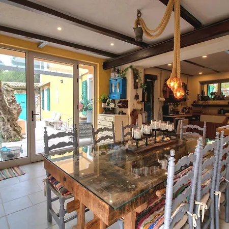 Ochre - Rustic Retreat 4*