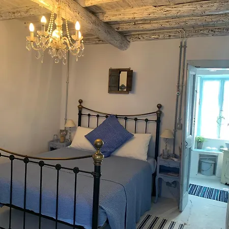 Ochre - Rustic Retreat