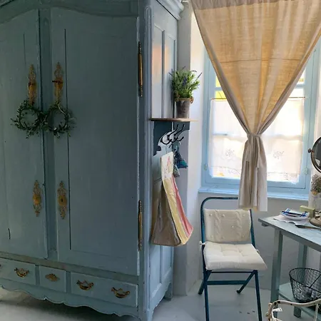 Ochre - Rustic Retreat