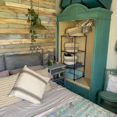 Ochre - Rustic Retreat